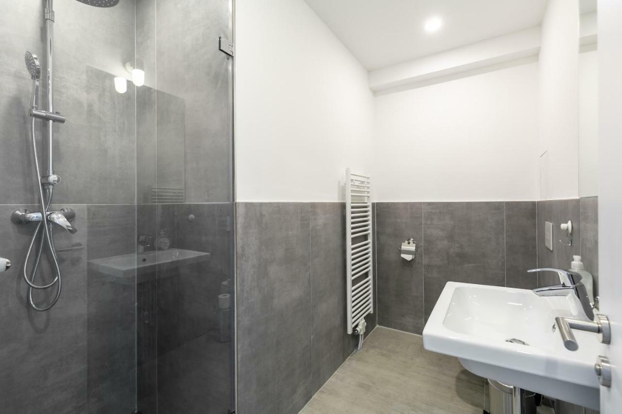 Apartment Holiday Frankfurter Allee 98 *